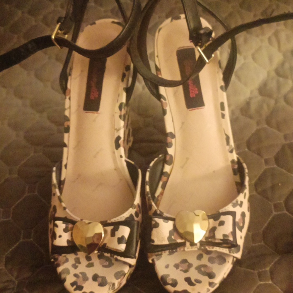 Betseyville wedges